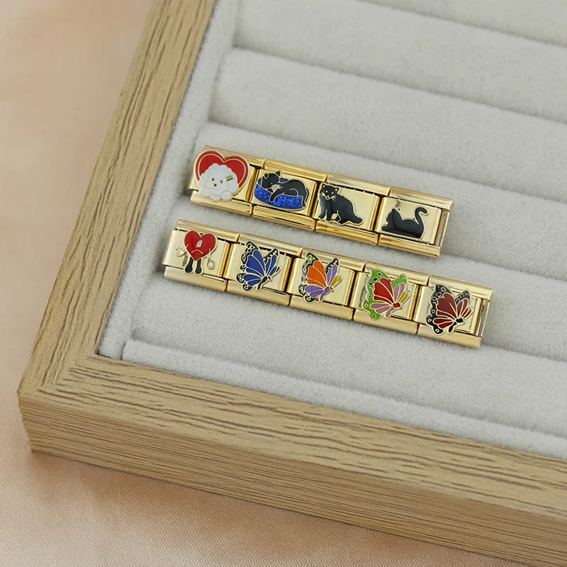 Cat, Dog, Butterfly - Guld